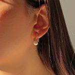 گوشواره میخی ژوپینگ طرح پاپیون و مروارید