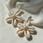 گوشواره گل پنج پر صدفی رنگی تابستانی
