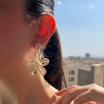 گوشواره گل پنج پر صدفی رنگی تابستانی