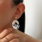 گوشواره پلیمری سبک و تابستانی طرح کاشی سفید و آبی