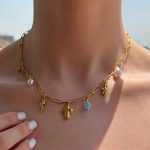 گردنبند استیل اویزدار ستاره ذریایی و مروارید و صدف رنگ طلایی