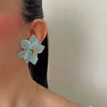 گوشواره فشنی طرح گل زارا رنگ آبی