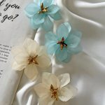گوشواره فشنی طرح گل زارا رنگ کرم