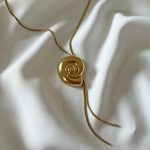گردنبند مینیمال طرح طلا استیل طرح حلزون