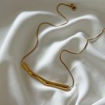 گردنبند مینیمال طرح طلا استیل طرح خط